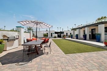 Outdoor lounge